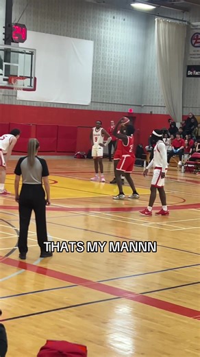 That “that’s my mannnn” ruined the free throw 😭#basketballtiktok #freethrow #funnyvideos #thatsmyman #fyp
