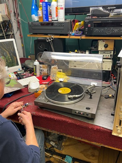 Checking this Sony Turntables mechanical functions. Yes the album is dirty this is just about the return etc to make sure it operates properly. #hifiaudio #vintagestereo #audiophile #classicaudio #stereo | The Vintage Audio Shop