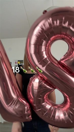 18!!!🎉🍾🎁🎊