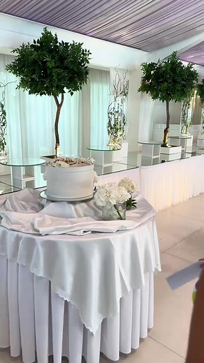 I was honestly so shocked at the first italian wedding I went to how it seemed so transactional, but that’s thw culture here. What do you guys think of this money box situation? 😅 - #theitalianculture #italianweddings #italylovers #italyvlogs #learnitaliantiktok #lifeinitaly🇮🇹 #italianthings | Italian Life: Lauren Quacquarelli