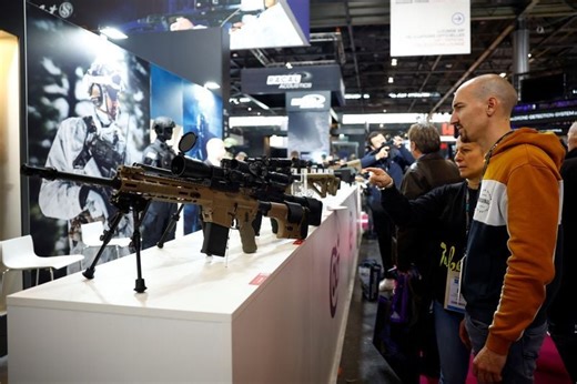 Berenberg confirme son conseil sur Colt CZ
