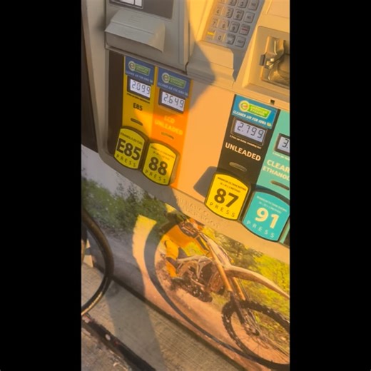 Megan Lebeda on Instagram: "Delivering Christmas treats to the neighbors and driving a little cleaner while we’re at it! Fueling my holiday errands with Unleaded 88 @caseys - made with homegrown Iowa corn and better for my engine, wallet and the planet. Here’s to supporting Iowa Farmers one tank (and one mailbox) at a time. 🌲 🚗 📬 #partnership #icrhummingbirds #Unleaded88 @iowa_corn @icrhummingbirds"