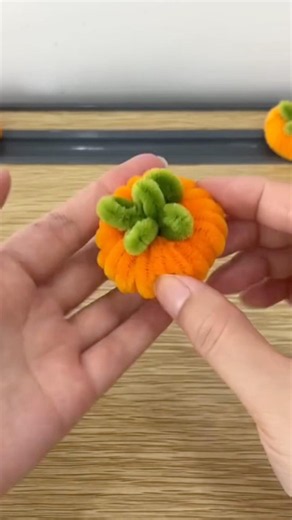Handmade diy pipe cleaner pumpkin#handmade #diy #gift #diyflower #diycrafts #flowercraft #flowers