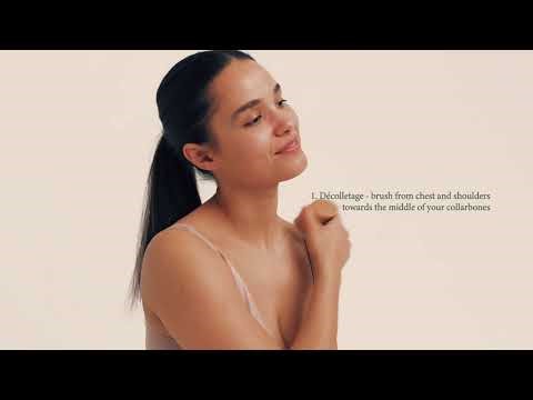 How to dry brush your face with RENEW. Our best tips for dry brushing your face.