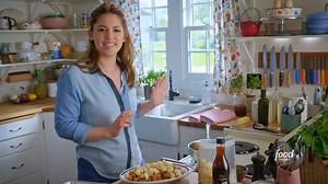 248K views · 2.5K reactions | Molly Yeh takes a classic Canadian poutine and adds in her Midwestern flair by swapping out the fries for tater tots and adding delicious short ribs  Watch a NEW #GirlMeetsFarm Sundays at 11a|10c. Subscribe to discovery+ to stream the series. #discoveryplus Get the recipe: https://foodtv.com/3D8EZga | Food Network | Facebook