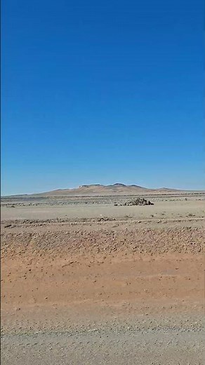 Saudi Arabia Desert Road Trip 🏜️🚗 | Endless Highway | #shorts #SaudiArabia #DesertRoadTrip #RoadTrip