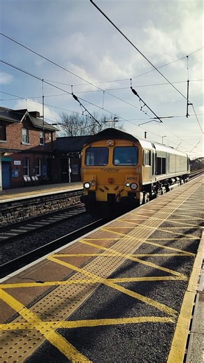 Freightliner Class 66 light locomotive movement with horns through Chester le St