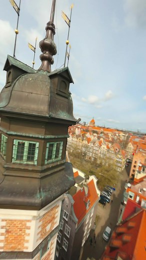 Gotowi na szybki rzut oka na #Gdansk? 👀❤️🔱 No to leeecimy! 🎥 https://instagram.com/daniel_ptak_ #gdansk #ilovegdn #beautifulview #view #placestovisit #placestosee #polska #drone #reelsinstagram #reelvideo #worldplaces #amazingplaces #views | Miasto Gdańsk