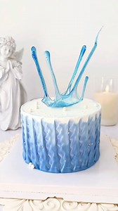 Pastel decorado con detalles de crema de color azul para celebración #cakedesigner #cakedesign #cake #birthday #pastel | La pastelería soñada