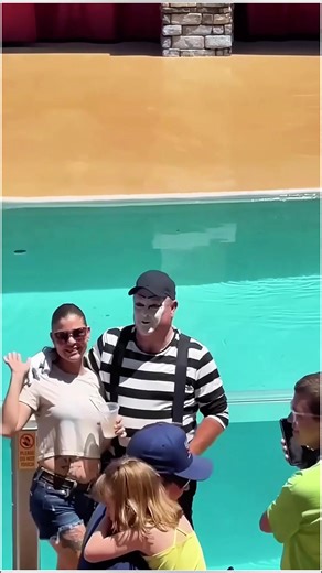 Tom water park Seaworld! #mime #funny #funnyvideos #foryoupage #mimefunny #seaworld #smiles #clown #comedyvideo #viralvideo #tom #tomthemime #trending #tiktokusa #veryfamous #fyp #tomtheseaworldmime #orlando