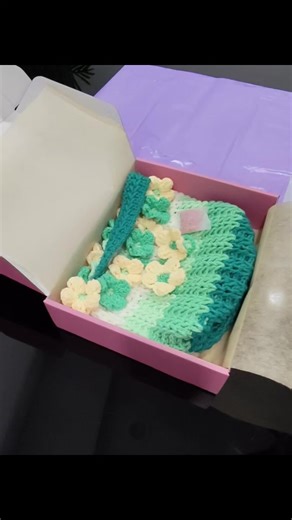 Crochet Bag Tutorial: Create Beautiful Floral Designs