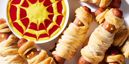 These 5-Ingredient Mummy Hot Dogs Are Scary Good & SO Easy To Make