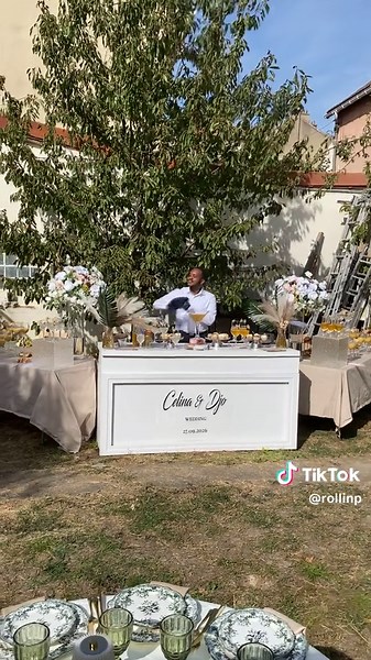 Notre chic barman Rayan🍸 Un bras léger, un geste fluide you know how we do! 🫡 #BarÀCocktails #barman #pourtoiii