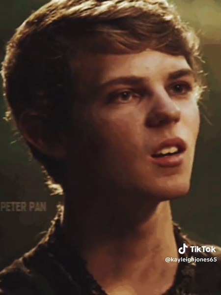 Robbie Kay como Peter Pan en Fanfic Creativo
