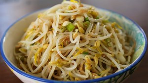 Mung bean sprout side dish (Sukjunamul-muchim)