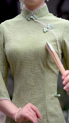 6.2K views · 41 reactions | The qipao, also known as the cheongsam, is one of the traditional dresses for women found in China. Known for its simple, elegant and graceful design style, it has enjoyed enduring popularity in the country for a century. #FunChina #NationalDay #PRC75Years #Heritage | China Plus Culture | Facebook