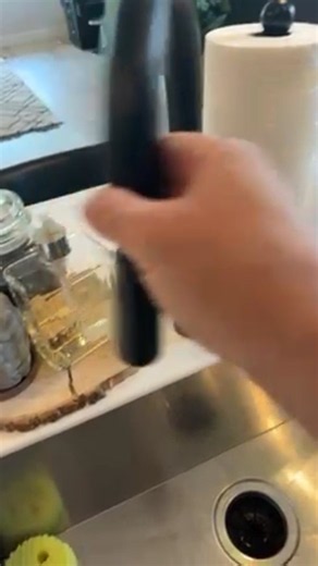 Delta faucet for kitchen