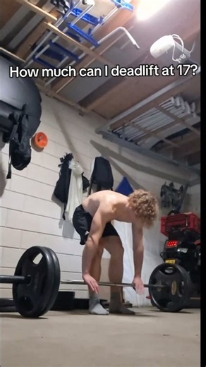 How much can I deadlift at 17?