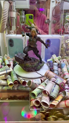 Winning Grand Prizes in the Claw Machine Adventure