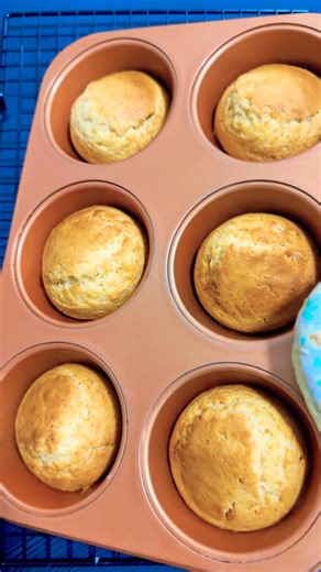 So Simple Honey Muffins #honeymuffins #bakingathome #muffins
