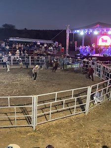 Aguas k se sale el toro jajaj lo k seve en la mesa gto ay nomas | Antonio Aguilera