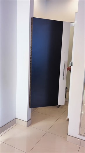 Voici comment porter la nouvelle blouse Originalités. Portez-la seule pour un look affirmé, ou ajoutez un veston ou un bomber pour adoucir les couleurs et structurer la silhouette. Dites-nous en commentaire comment vous la porteriez 👀✨ Blouse Originalités 69.99$ https://tinyurl.com/zdrwe6ky Veston ICHI 79.00$ https://tinyurl.com/2acazszb Bomber JJXX 65.00$ https://tinyurl.com/2tmfhmvk Jeans GUESS 108.00$ https://tinyurl.com/54paus6w Talons hauts 109.99$ https://tinyurl.com/yney5kpm Ceinture en 