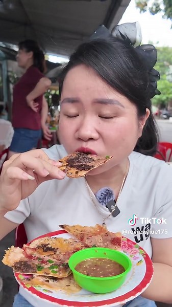 Khám Phá Bánh Ép O Du: Hương Vị Huế Nổi Tiếng