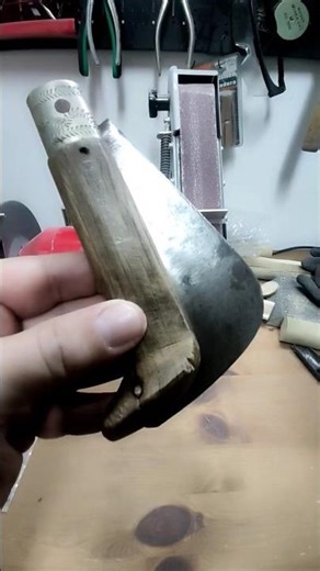 Restoration of an Extremadura vintage harvesting razor