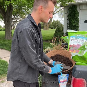 125K views · 4.5K reactions | It’s time to put up the row covers in my garden, and this year, I’m trying out some new ones! Plus, I’m getting my hanging pots ready for the front porch with new baskets! | Wyse Guide | Facebook