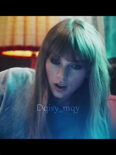#TAYLORSWIFT I love dear reader so much💙