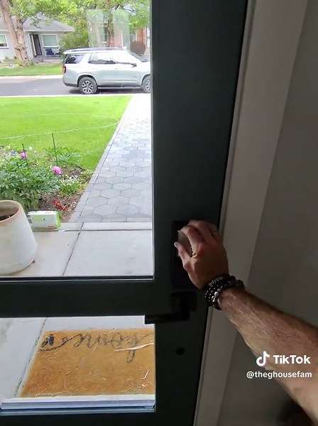 Never worry about loosing your keys again! #wyzepalmlock #doorlock #smartlock #tiktokshopcreatorpicks #summervibes @Wyze