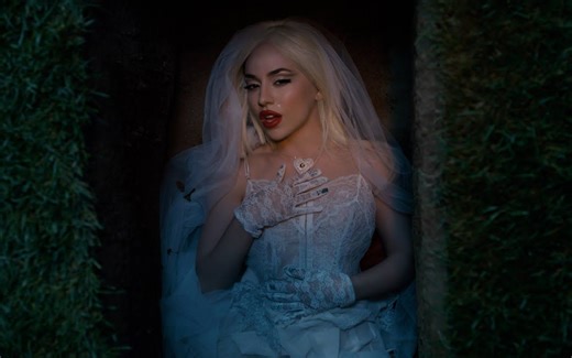 Ava Max - One Of Us（官方视觉MV）