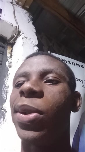 normalement quand se croise tu dois me dire cest quoi ton script pcq y’a trop de voleur de script quelqu'un qui a perdu son script qui veut voler scripts quand je vous je sais, en faite ce qui me fait rire actuellement cest l’argent et le travail, l’ecole cest un foutage de gueule, dis moi quelle téléphone tu utilises je connais comment tu veux parler mais cest quoi ton script dans le téléphone tu veux faire vidéo? tu as déjà tiktok? cest qui ton tiktokeur préféré ? bon lache moi aucun soutien, 