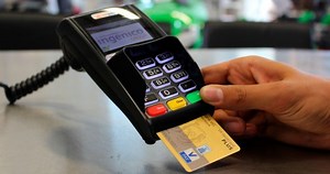 ¡Sobrevive a tu primera tarjeta de crédito! Experto te da algunos tips