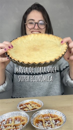 1.3M views · 17K reactions | Massa de torta doce super econômica, perfeita para empreender 不Me segue para não perder nenhuma receita @vicsantos.emp Ingredientes: 2 e 1/2 xícara de farinha de trigo 1/2 xícara de açúcar 2 ovos 1 colherzinha de baunilha Raspas de laranja (opcional) 1/4 xícara de óleo #Tortasoce #massadetorta | Receitinhas da Vic | Facebook