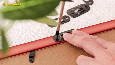 Framendino, 20 Pack Silver Metal Single Keyhole Hangers with Screws Hanger Fasteners Picture Hanging Bracket Plate for Mirror Frames 43 mm x 16mm