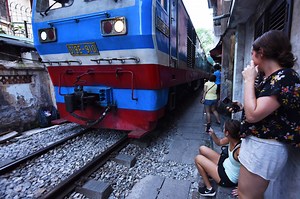 Hanoi’s Train Street a source of endless fascination - VnExpress International