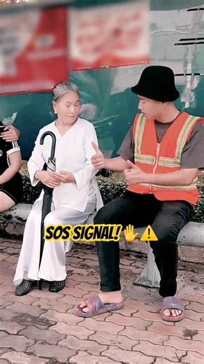 KH | She Wrote SOS On Her Hand ✋ He Saved Her[KINDNESSHERO] #shorts #trending #kindness #viral