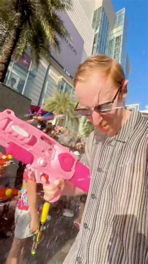 タイでビショビショ！水かけ祭り！🇹🇭🔫💦#ミスターヤバタン #ソンクラン #songkran #タイ #バンコク