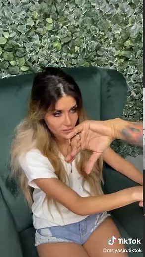 Pretty Woman hypnotized