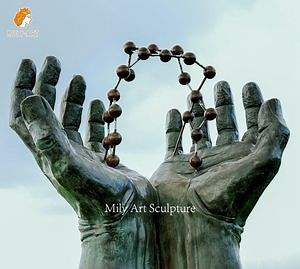 [Hot Item] Giant Modern Square Decor Monumental Statue Style Bronze Gesture Hands Sculpture