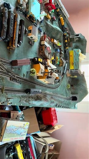 Running my Athearn Bluebox CB&W F7 (Impersonating a C&O engine) #ho #athearn #bluebox #modeltrains