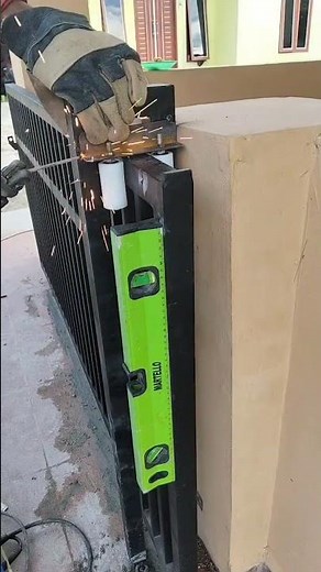 easy way to install the top wheel of a sliding gate