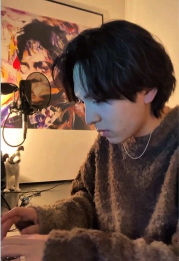 吉田仁人が急接近！カメラに近づく可愛さが溢れる瞬間