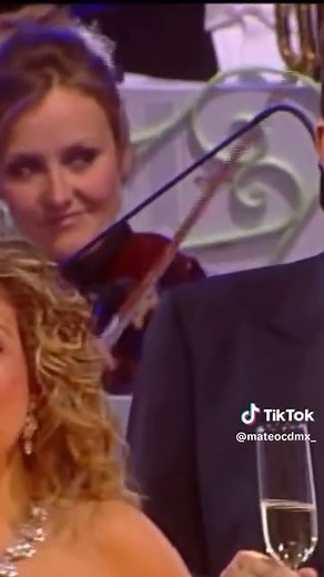 André Rieu Performs Libiamo from La Traviata