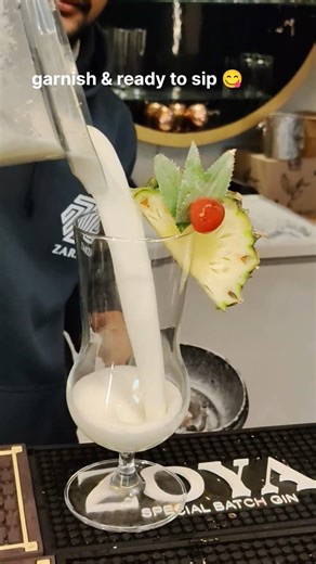 how to prepare pinacolada 🍹in 25 second 😱🧃 .#bartending #cocktail #youtubeshorts #viral #preparation