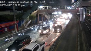 LOOK: Stealing of CCTV cables captured by another camera. (🎥: MMDA) | ABS-CBN News