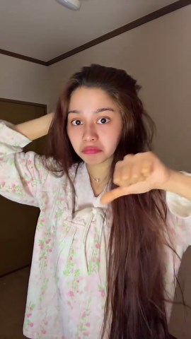 Do you guys want this hair color tutorial? 🍒🍷