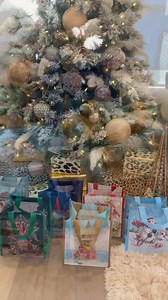 Busy baking this holiday season? 🍪🎄 Head to your next cookie exchange prepared with this giftable set of LocknLock containers.🎁 It'll be the gift that keeps on giving beyond the holiday season!🙌 Click here to grab yours! > https://qvc.co/HOSlocknlock 🤳: The House Of Sequins | QVC