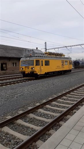 Průjezd Berušky Šternberkem s @CD.ZSSK.CSSD. #ceskoslovenskevlaky #train #railway